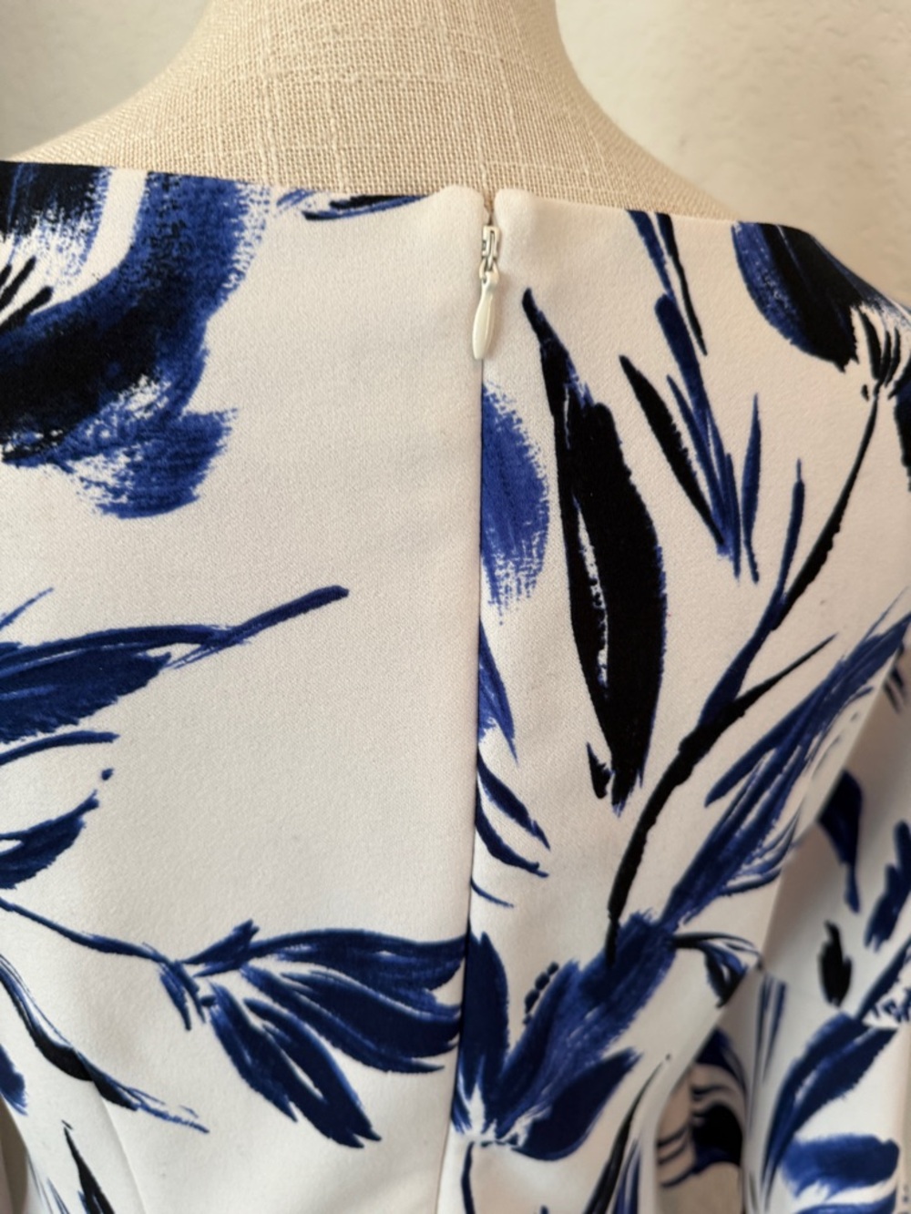 Vince Camuto White and Navy Floral Midi Dress - Picture 4 of 5